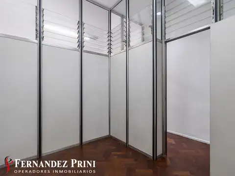 Oficina 2 ambientes con 2 baños