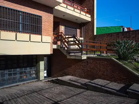 Casa en Venta con 4 cocheras