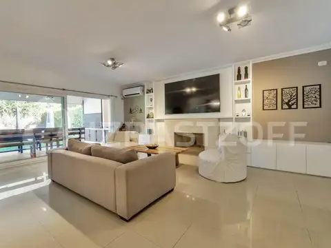 Casa 7 ambientes con 4 baños