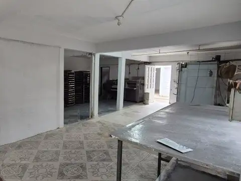 CASA CON LOCAL EN VENTA EN FLORENCIO VARELA