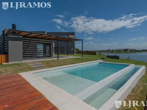 Casa en San Sebastián sobre hermosa Bahía a la laguna en Área 1 MB