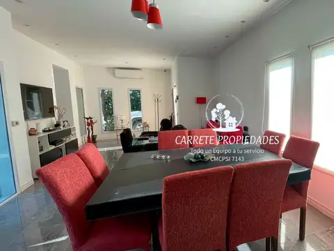 Casa en Venta con 3 cocheras