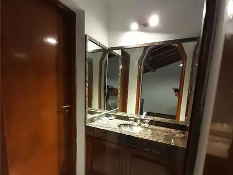 Pelegrini 100, Piso P.B.