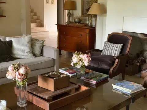 Casa premium en Tortugas CC. jardin, pileta y suite ppal.
