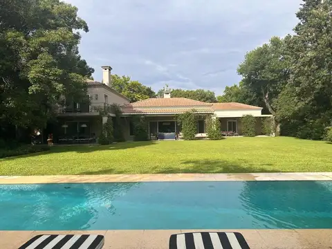 Casa en alquiler en Tortugas C.C. Jardin y Pileta.