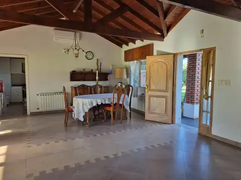 Casa 7 ambientes con 2 baños