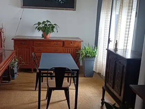 Casa 8 ambientes con 3 baños