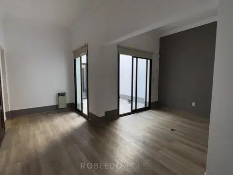 Oficina 7 ambientes con 2 baños
