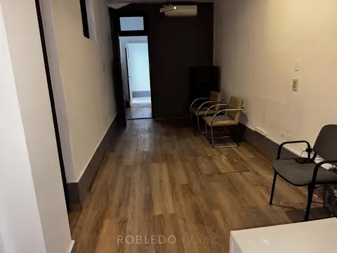 Casa en alquiler para emrpesa 7 despachos, frenta a la Legislatura de Salta Capital