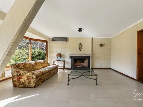 Casa 6 ambientes con 5 baños