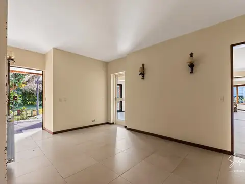 Casa Chalet  en Venta en San Carlos Country Club, Pablo Nogues, Malvinas Argentinas