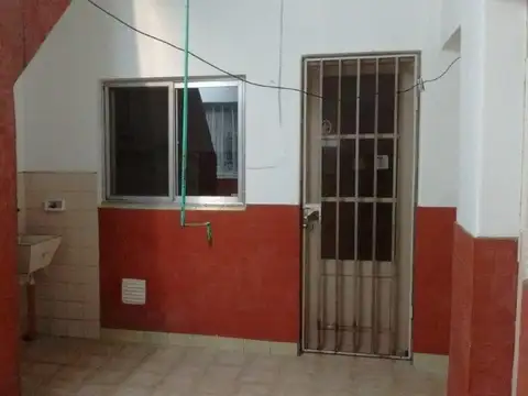 CASA  PASILLO 1 DORMITORIO CON PATIO Y TERRAZA