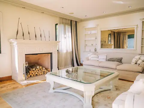 Casa 6 ambientes con 8 baños