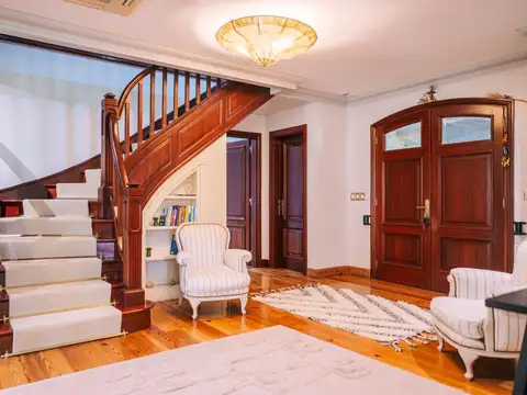 Casa en Venta con 6 cocheras