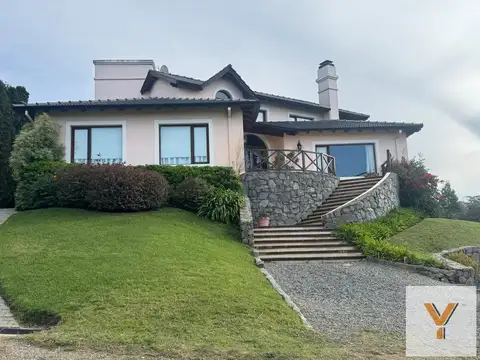 Casa en venta - 3 Dormitorios 3 Baños - Tandil