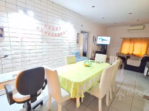 Santa Adelina al 600 entre calle 13 y calle 15