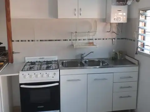 SE ALQUILA LINDO DEPTO T/CASA DE 2 AMB CON PATIO ATERRAZADO