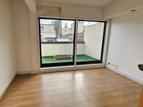 Oficina 8 ambientes con 2 baños