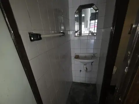 Local en Alquiler en Pompeya, $ 400.000