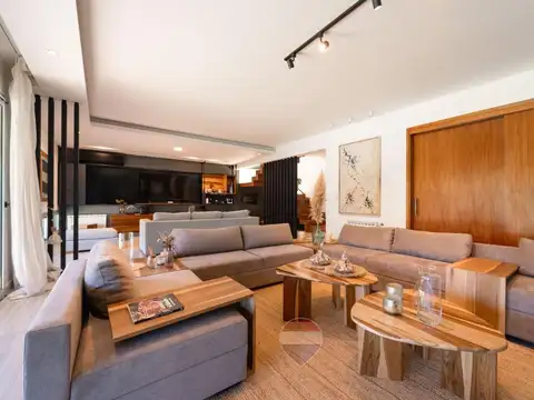 Casa 8 ambientes con 3 baños