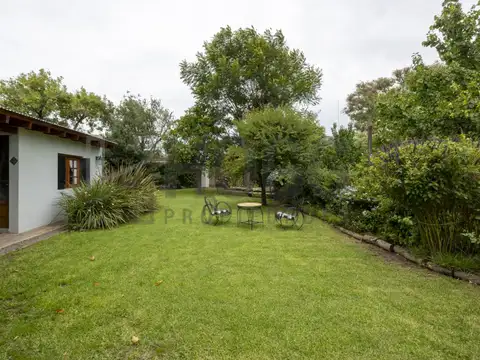 Casa en Venta con 2 cocheras