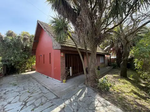 Venta casa 3 ambientes  garaje y parque a reciclar
