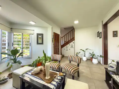 CASA VENTA OLMOS LA PLATA PILETA 4 DORMITORIOS