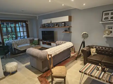 Casa 7 ambientes con 2 baños