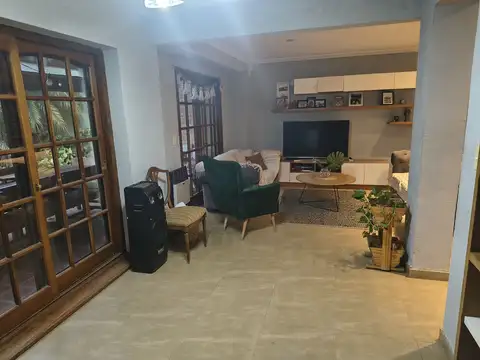 Casa en Venta con 3 cocheras