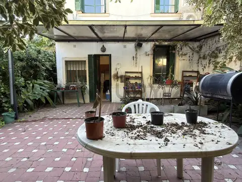 Agronomia - Excelente Casa de 5 ambientes con hermoso patio/fondo