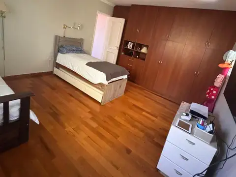 Casa 5 ambientes con 4 baños