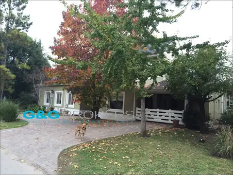 CHALET DE ESTILO - CAMPOS DE ALVAREZ Barrio Privado