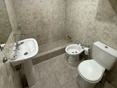 Depto Tipo Casa en Alquiler en Jose Leon Suarez, $ 700.000