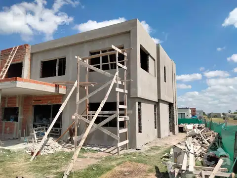 Casa en Venta en Pilar Del Este - Santa Elisa, USD 250.000