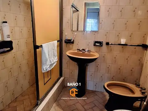 CASA DE 3 AMBIENTES CON PATIO, PARRILLA Y AMPLIA TERRAZA, EN VENTA Y BUEN ESTADO