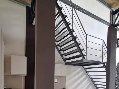 Local a la venta de 250 m2 a estrenar en Luis Agote