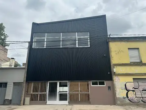 Local a la venta de 250 m2 a estrenar en Luis Agote