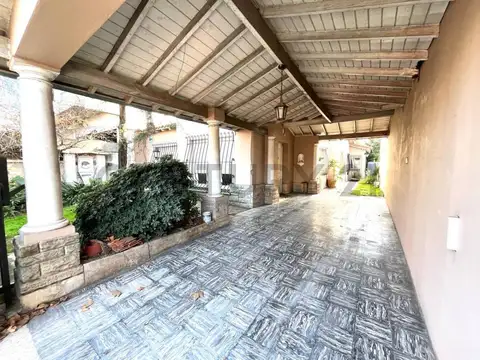 Casa 5 ambientes con 2 baños