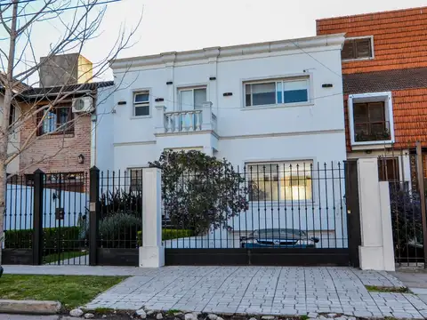 Casa 5 ambientes con 3 baños
