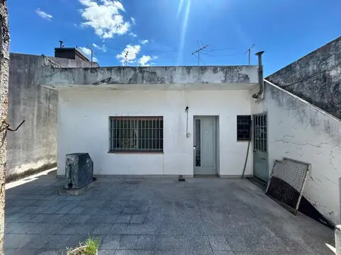 CASA 4 AMBIENTES EN VENTA EN JOSE LEON SUAREZ