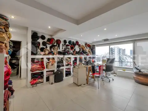 Oficina en venta Recoleta. 4 ambientes y cochera