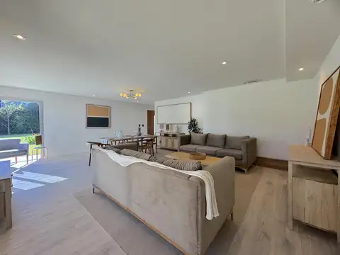 Casa 5 ambientes con 3 baños