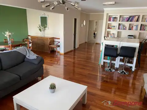 Departamento de 5 ambientes, dependencia de servicio, baulera y dos cocheras en Lomas de Zamora