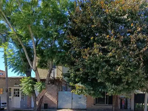 CASA CON DEPARTAMENTOS VENTA GLEW CON FONDO
