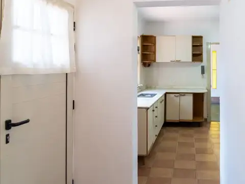 CASA EN VENTA TRES DORMITORIOS COCHERA AZCUENAGA