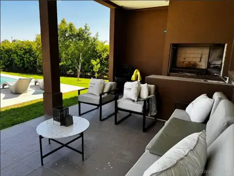 Casa 6 ambientes con 4 baños
