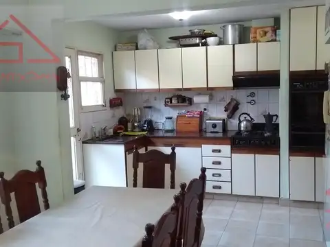 Casa 5 ambientes con 3 baños