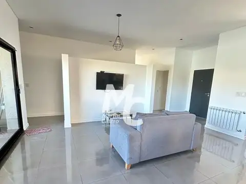 Casa en Alquiler en Pilar del Este - San Ramón, USD 1.200