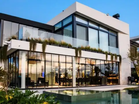 CASA PREMIUM CON VISTA A LA LAGUNA VIRAZÓN