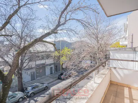 PH de cuatro ambientes con terraza propia - Sin expensas